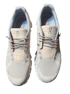 On Clouds 5 women’s lightweigh mesh running shoe, cloudtec cushioning  size 9